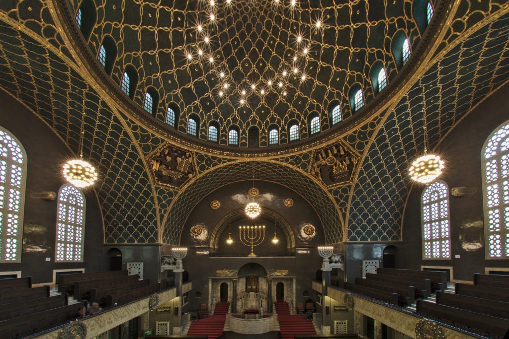Blick in die Kuppel der Augsburger Synagoge.